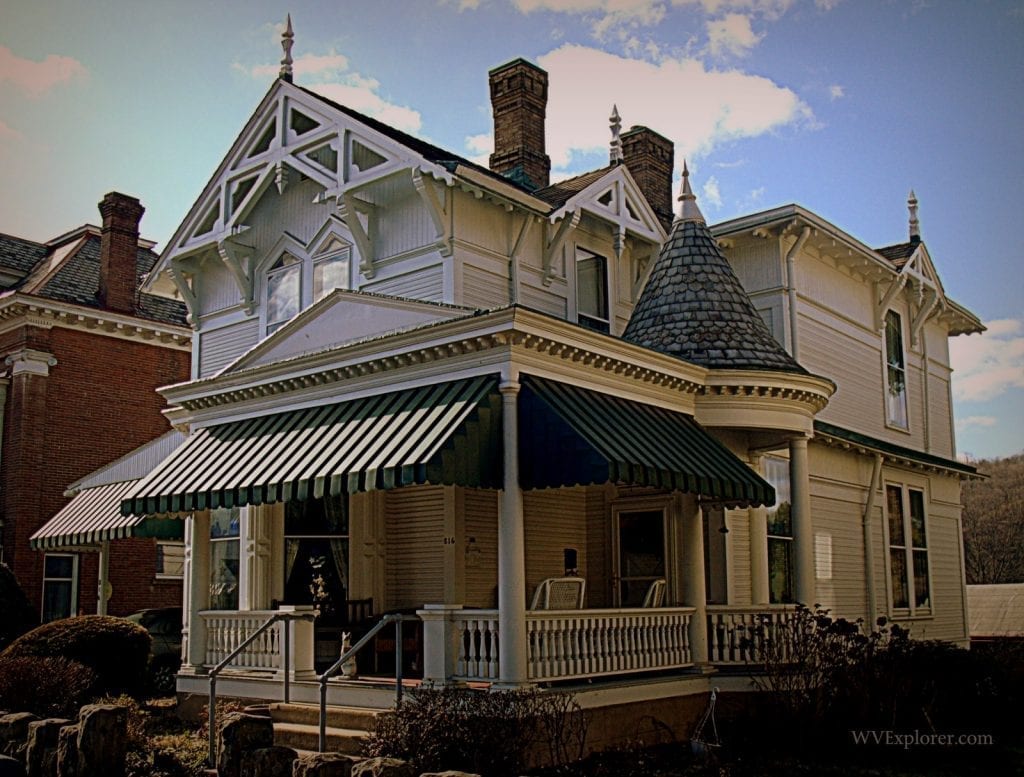 Curious turnofthecentury town attracting Ohio River investors West