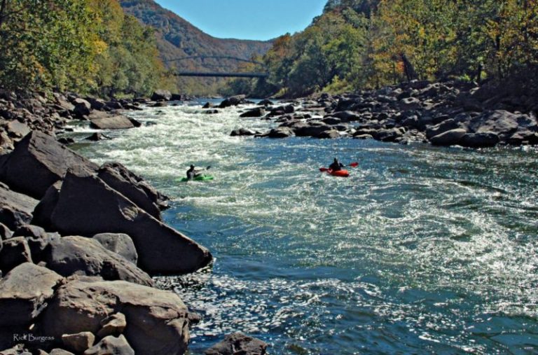 Kayakers in the New RIver Gorge. Rivers, New River Gorge Region