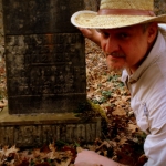 David Sibray visits Washington Grave