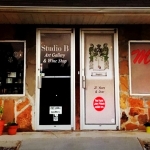 Entrance to Maggie's Pub & Studio B