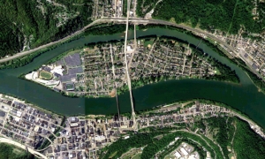 Wheeling Island in the Ohio River at Wheeling, West Virginia. Google Maps image.