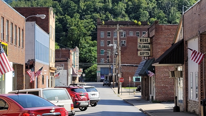 Building on Howard Street on the Mullens Commercial Historic District.