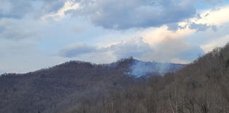 A forest fire burns on Greencastle Mountain along the West Virginia Turnpike. (Photo: David Sibray)