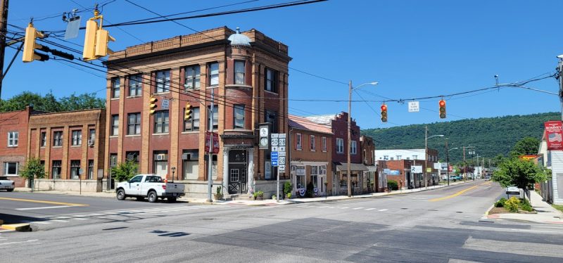 Romney, West Virginia, is the seat of Hampshire County.
