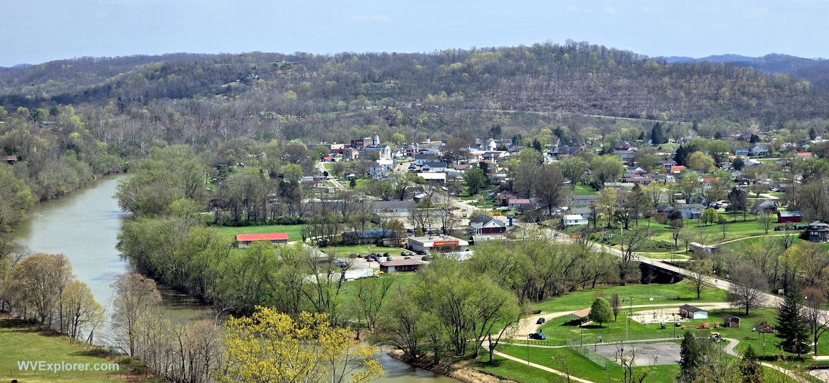Elizabeth, West Virginia, extends across the valley of the Little Kanawha River in northwestern West Virginia.