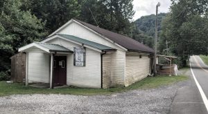 Snake Handling in West Virginia: Church of the Lord Jesus with Signs Following (2023)