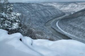 Grandview Rim Trail: Snow blankets the rim of New River Gorge as seen from the Main Overlook at Grandview 