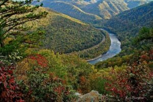 The New River winds through one of its deepest and widest sections in its gorge below the Grandview Rim Trail, where increasing numbers of hikers are finding an alternative to the crowded Endless Wall Trail. (Photo: Rick Burgess)