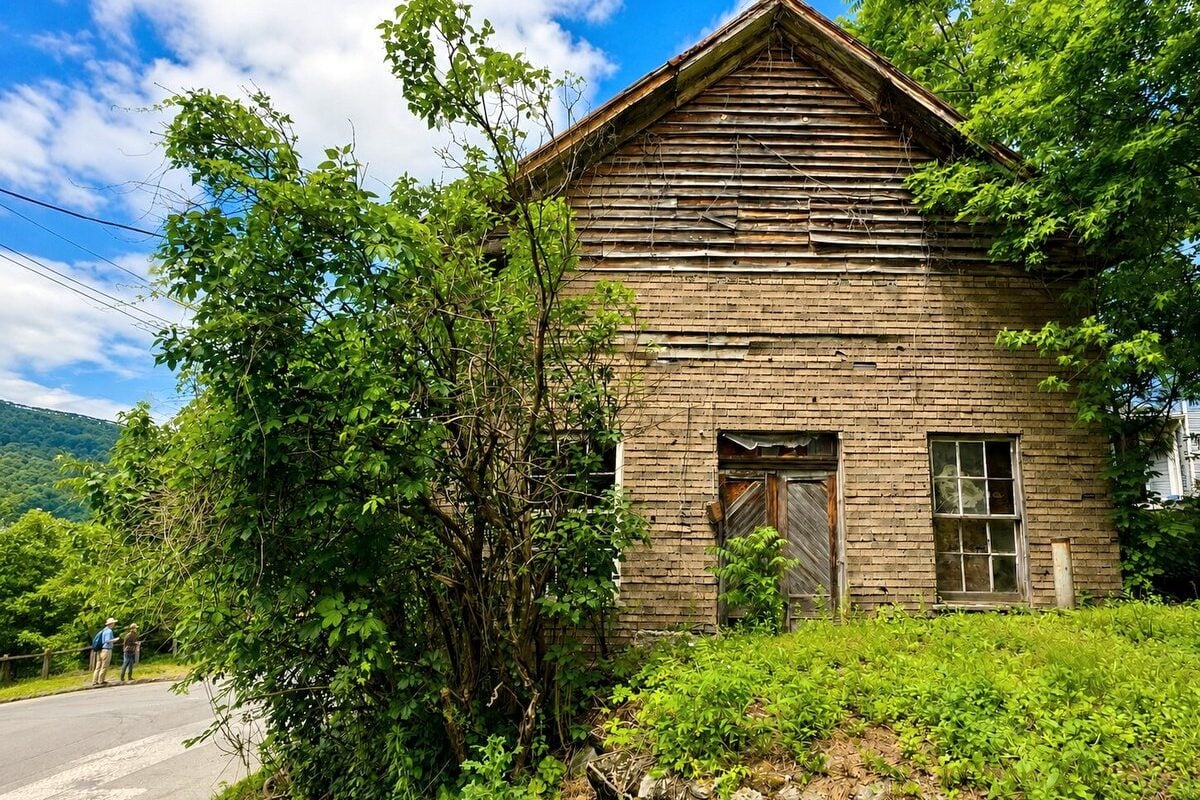 Forgotten Black church in Berkeley Springs may find new life after decades of neglect - West Virginia Explorer