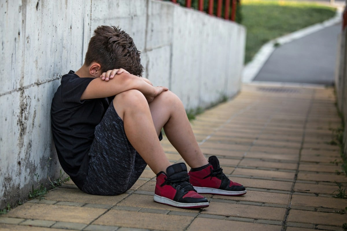 A child sits alone while coping with the loss of a loved one. About one in seven West Virginia children will experience the death of a parent or sibling before age 18, highlighting the need for grief support programs such as Camp Erin West Virginia. (Photo: Getty Images)
