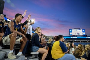 Sunday Night Lights at WVU offers a chance for the Class of 2030 to have fun, win prizes, and pose together for the official class photo. (WVU Photo/Jennifer Shephard)