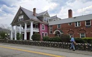 The Glen Ferris Inn on US-60 stands across the river from VanBibber's Rock.