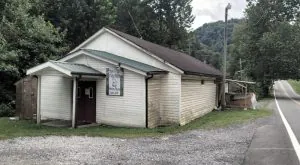 Snake Handling in West Virginia: Church of the Lord Jesus with Signs Following (2023)